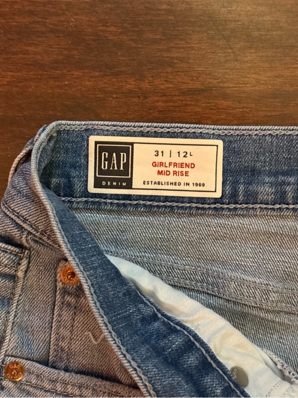 GAP Girlfriend Jeans Mid Rise Distressed Size 31/12L - Picture 6 of 11